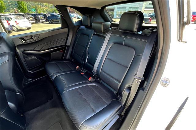 Photo of 2022 Oxford White Ford Escape