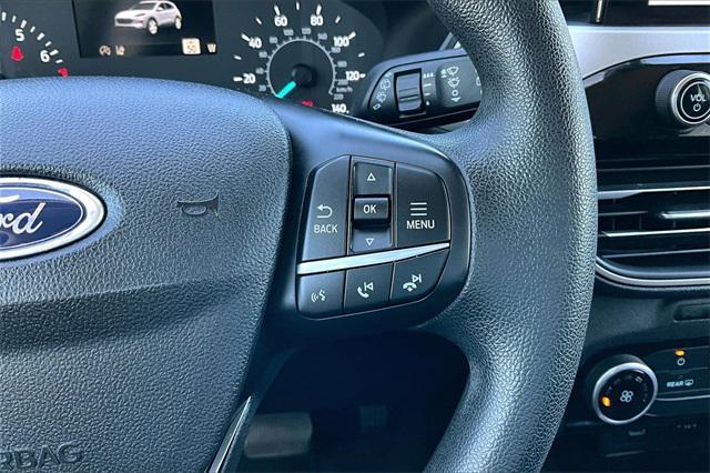 Photo of 2022 Oxford White Ford Escape