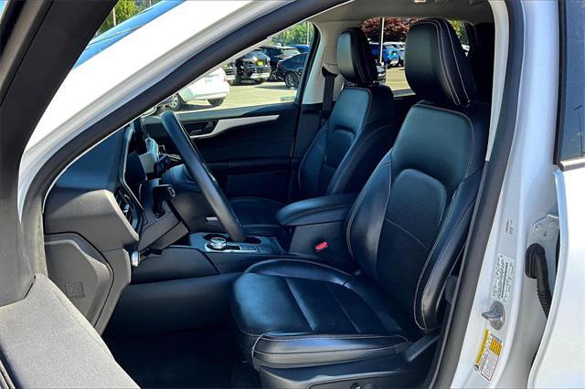 Photo of 2022 Oxford White Ford Escape