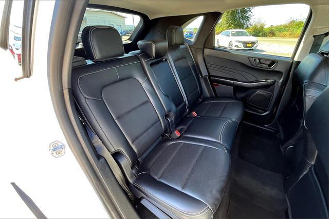 Photo of 2022 Oxford White Ford Escape