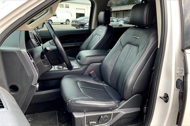 Photo of 2018 White Platinum Ford Expedition