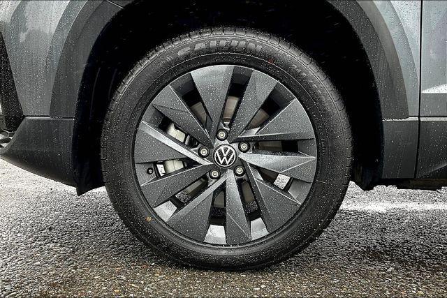 Photo of 2024 Platinum Gray Metallic Volkswagen Taos