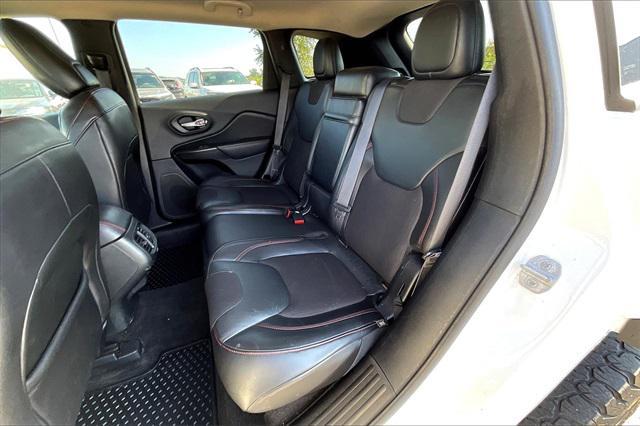 Photo of 2015 Bright White Clearcoat Jeep Cherokee