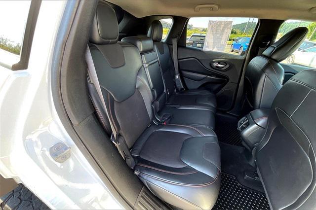Photo of 2015 Bright White Clearcoat Jeep Cherokee