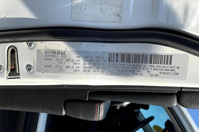 Photo of 2015 Bright White Clearcoat Jeep Cherokee