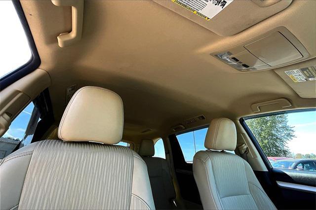 Photo of 2016 Creme Brulee Mica Toyota Highlander