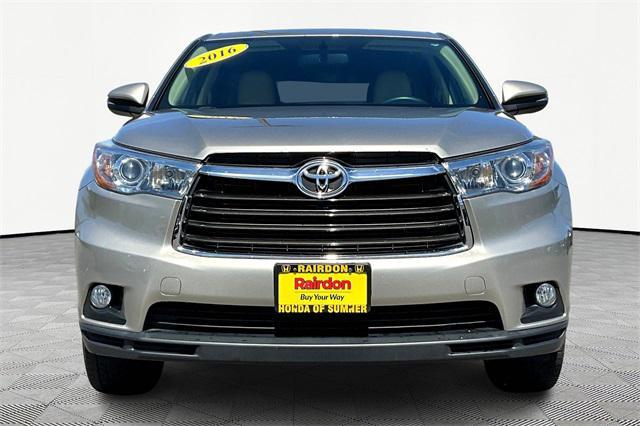 Photo of 2016 Creme Brulee Mica Toyota Highlander