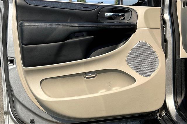 Photo of 2016 Billet Silver Metallic Clearcoat Dodge Grand Caravan