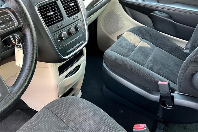 Photo of 2016 Billet Silver Metallic Clearcoat Dodge Grand Caravan