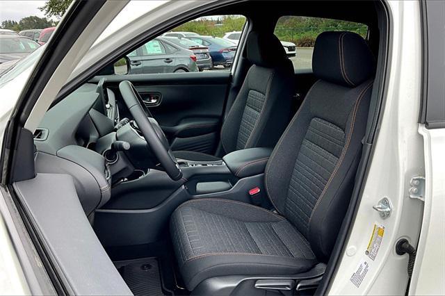 Photo of 2026 Platinum White Pearl Honda HR-V