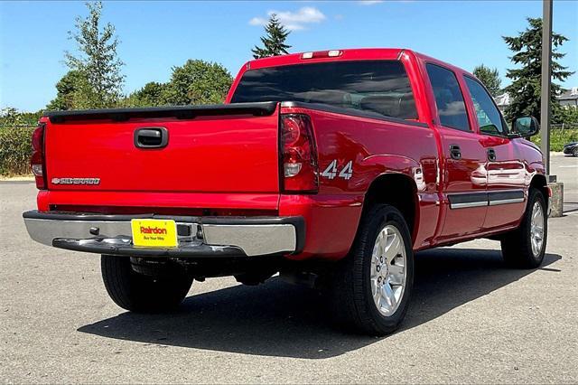 Photo of 2006 Victory Red Chevrolet Silverado 1500