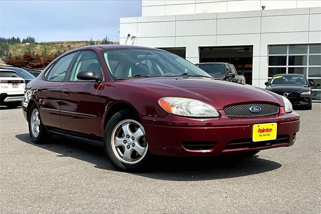 Photo of 2005 Merlot Clearcoat Metallic Ford Taurus
