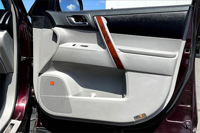 Photo of 2012 Sizzling Crimson Mica Toyota Highlander