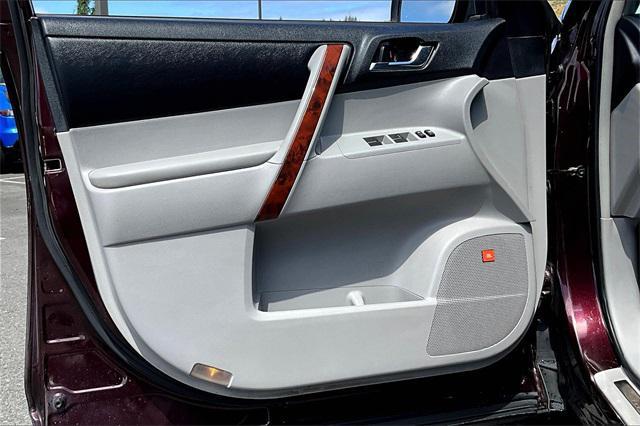 Photo of 2012 Sizzling Crimson Mica Toyota Highlander