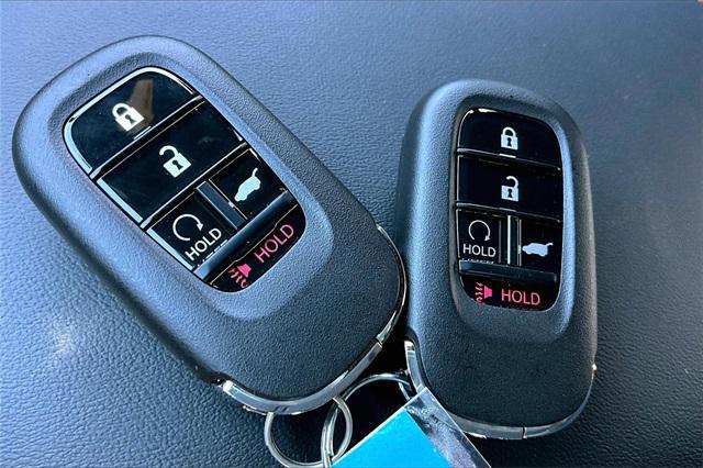 Photo of 2025 Urban Gray Pearl Honda HR-V