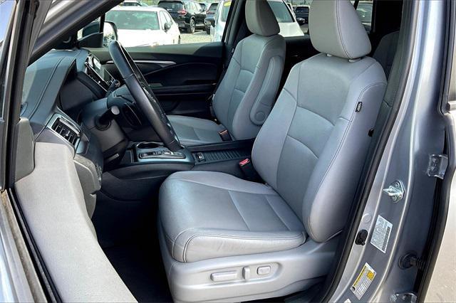 Photo of 2022 Lunar Silver Metallic Honda Passport