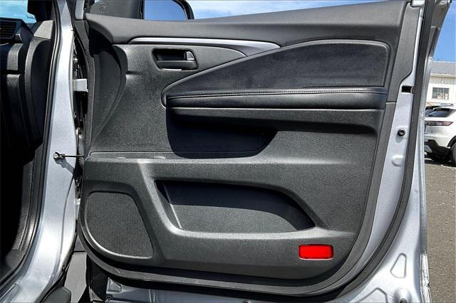 Photo of 2022 Lunar Silver Metallic Honda Passport