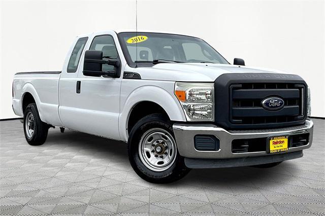 Photo of 2016 Oxford White Ford F-250