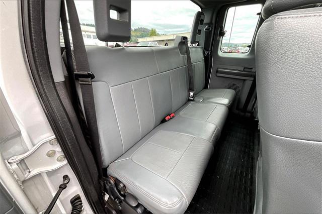 Photo of 2016 Oxford White Ford F-250