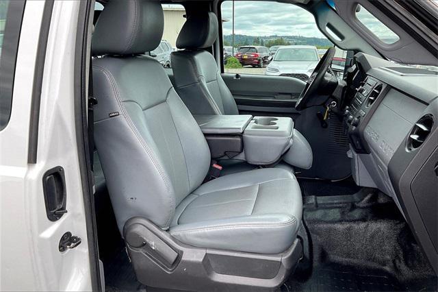 Photo of 2016 Oxford White Ford F-250