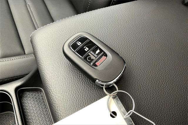 Photo of 2025 Platinum White Honda CR-V