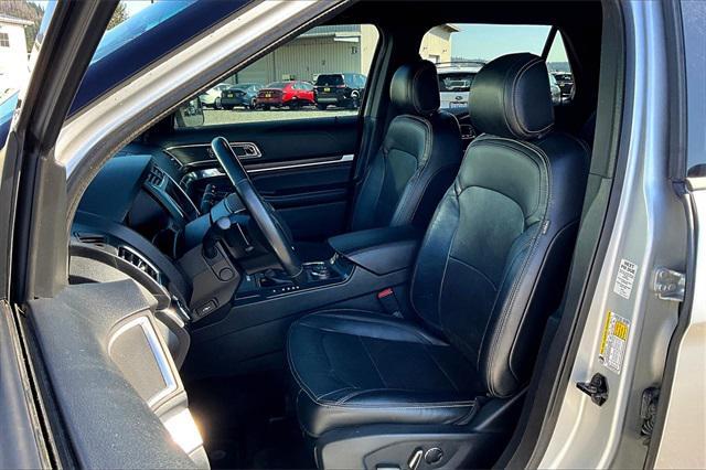 Photo of 2016 Ingot Silver Ford Explorer