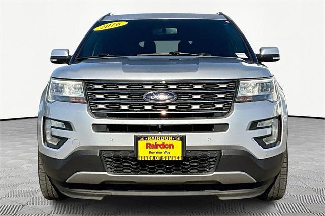 Photo of 2016 Ingot Silver Ford Explorer
