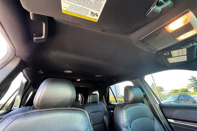 Photo of 2016 Ingot Silver Ford Explorer