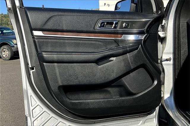 Photo of 2016 Ingot Silver Ford Explorer