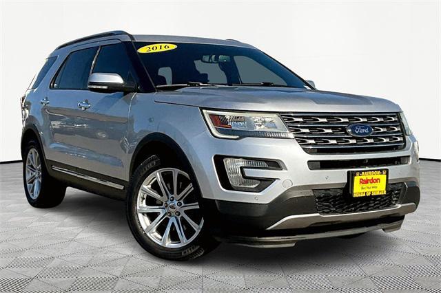 Photo of 2016 Ingot Silver Ford Explorer
