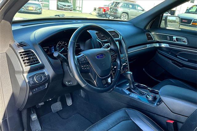 Photo of 2016 Ingot Silver Ford Explorer
