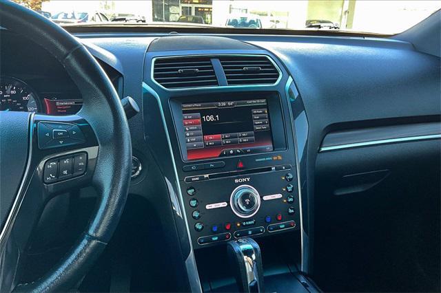 Photo of 2016 Ingot Silver Ford Explorer