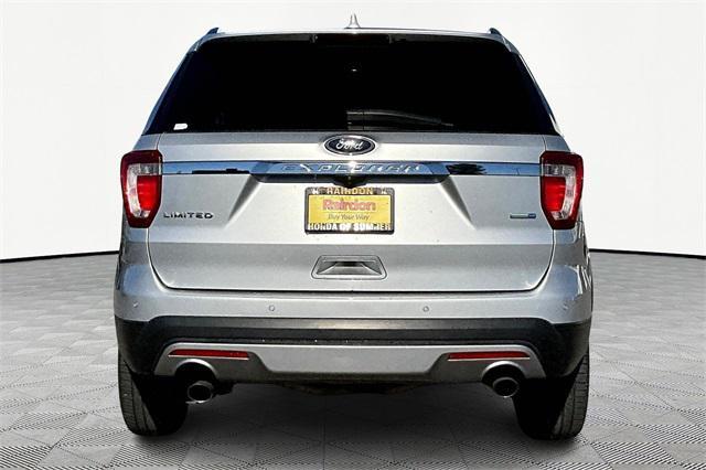 Photo of 2016 Ingot Silver Ford Explorer