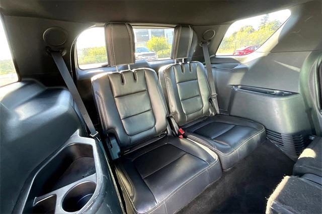 Photo of 2016 Ingot Silver Ford Explorer