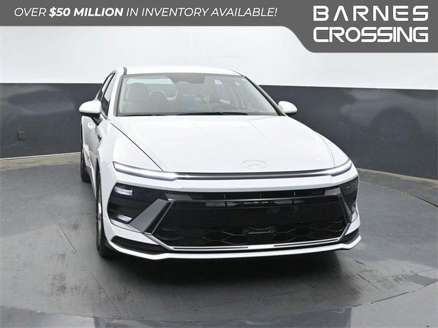 Photo of 2025 White Hyundai SONATA
