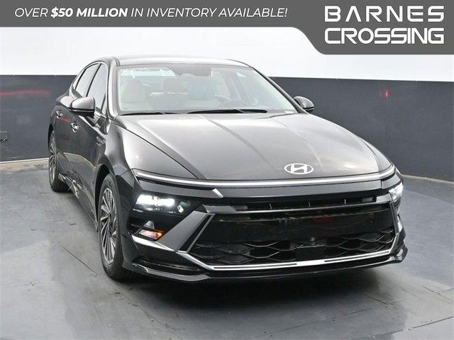 Photo of 2025 Black Hyundai SONATA Hybrid