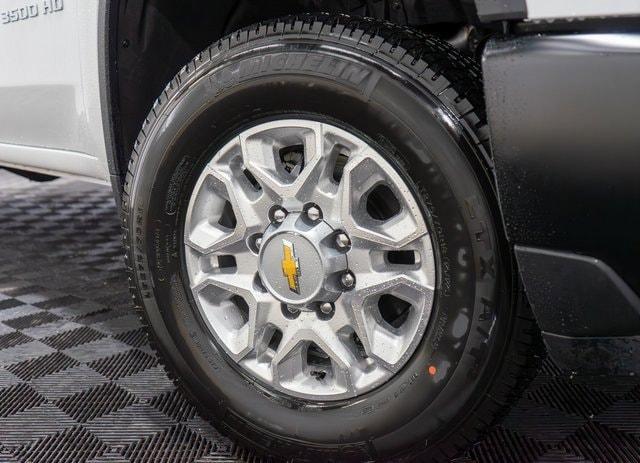 Photo of 2025 Summit White Chevrolet Silverado 3500