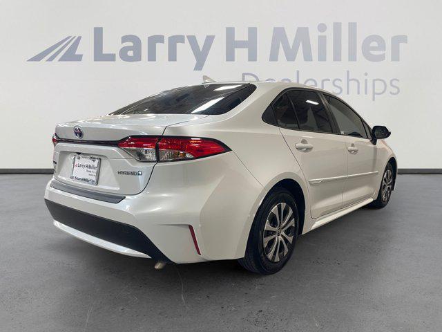 Photo of 2022 White Toyota Corolla Hybrid