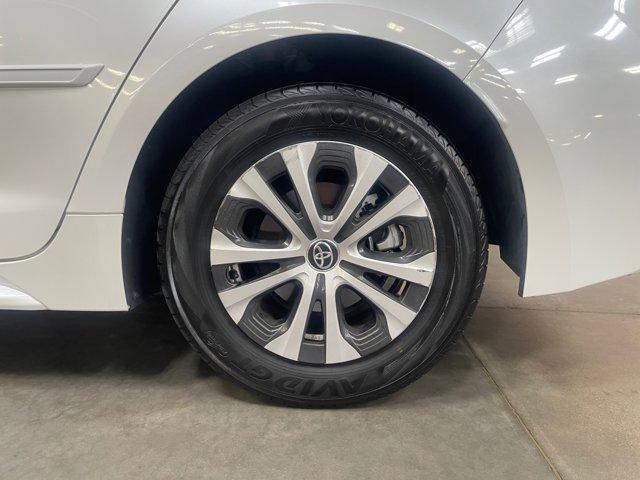 Photo of 2022 White Toyota Corolla Hybrid