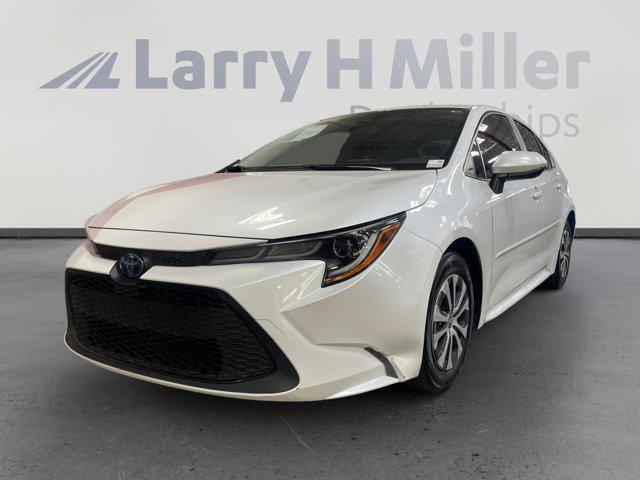 Photo of 2022 White Toyota Corolla Hybrid