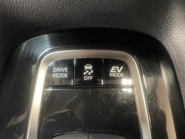 Photo of 2022 White Toyota Corolla Hybrid