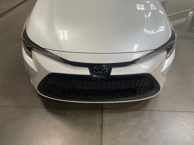Photo of 2022 White Toyota Corolla Hybrid