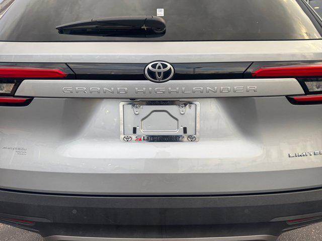 Photo of 2024 Celestial Silver Metallic Toyota Grand Highlander