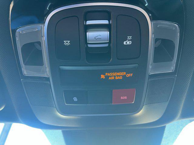 Photo of 2024 Atlas White Hyundai SANTA CRUZ