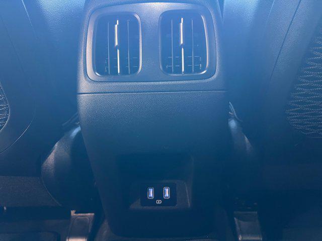 Photo of 2024 Atlas White Hyundai SANTA CRUZ