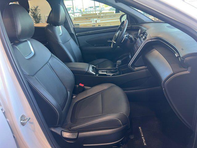 Photo of 2024 Atlas White Hyundai SANTA CRUZ