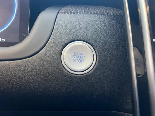 Photo of 2024 Atlas White Hyundai SANTA CRUZ