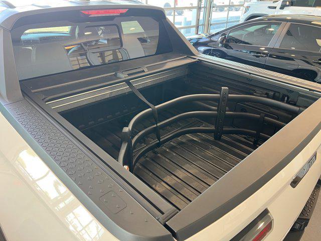 Photo of 2024 Atlas White Hyundai SANTA CRUZ