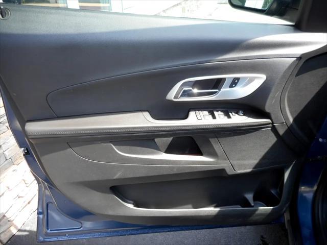 Photo of 2017 Patriot Blue Metallic Chevrolet Equinox