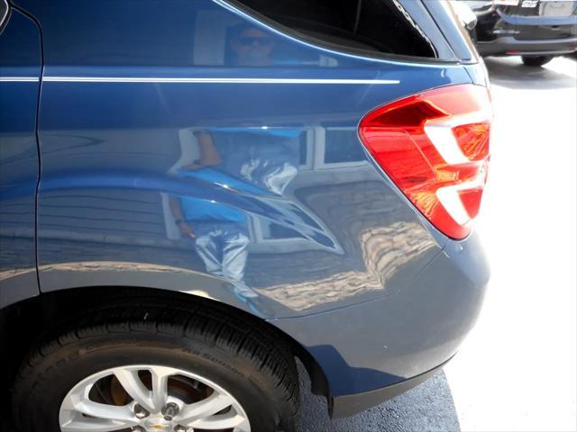 Photo of 2017 Patriot Blue Metallic Chevrolet Equinox